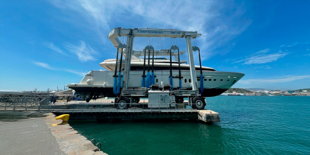 Proceso de varada y botadura en un varadero