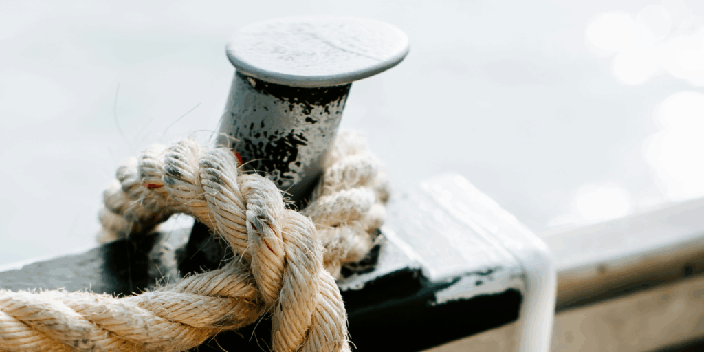 Checklist de invernaje para barcos y yates en Barcelona. Aprende cómo preparar casco, motor, interiores y sistemas para un parón sin complicaciones.